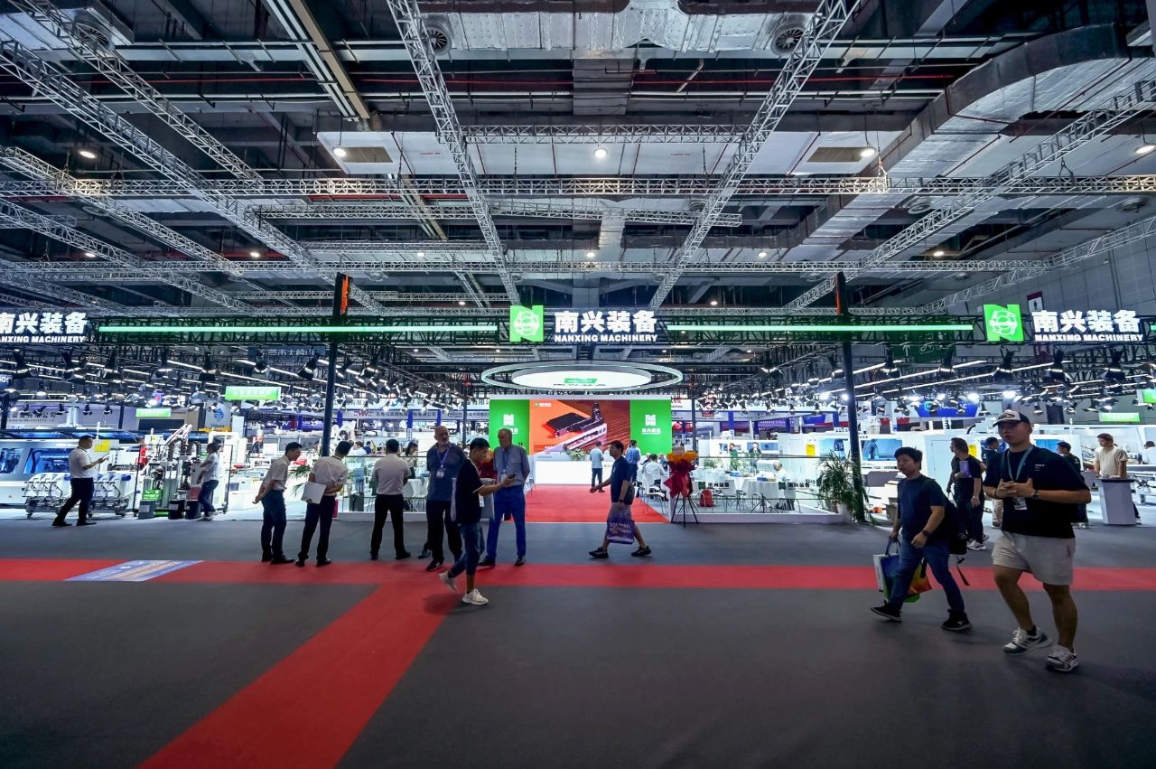 主办新发布2025上海家博会与WMF国际木工展携手西瓦国际木业展，9月虹桥三展联动！